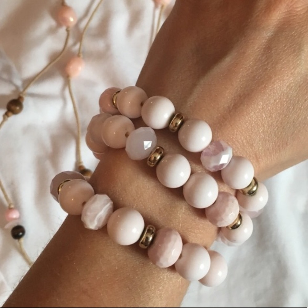 Pink beaded bracelet NWOT